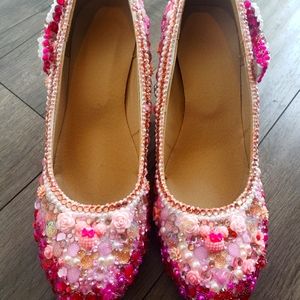 Womans Sparkly Minnie Mouse Hand Detailed Wedges